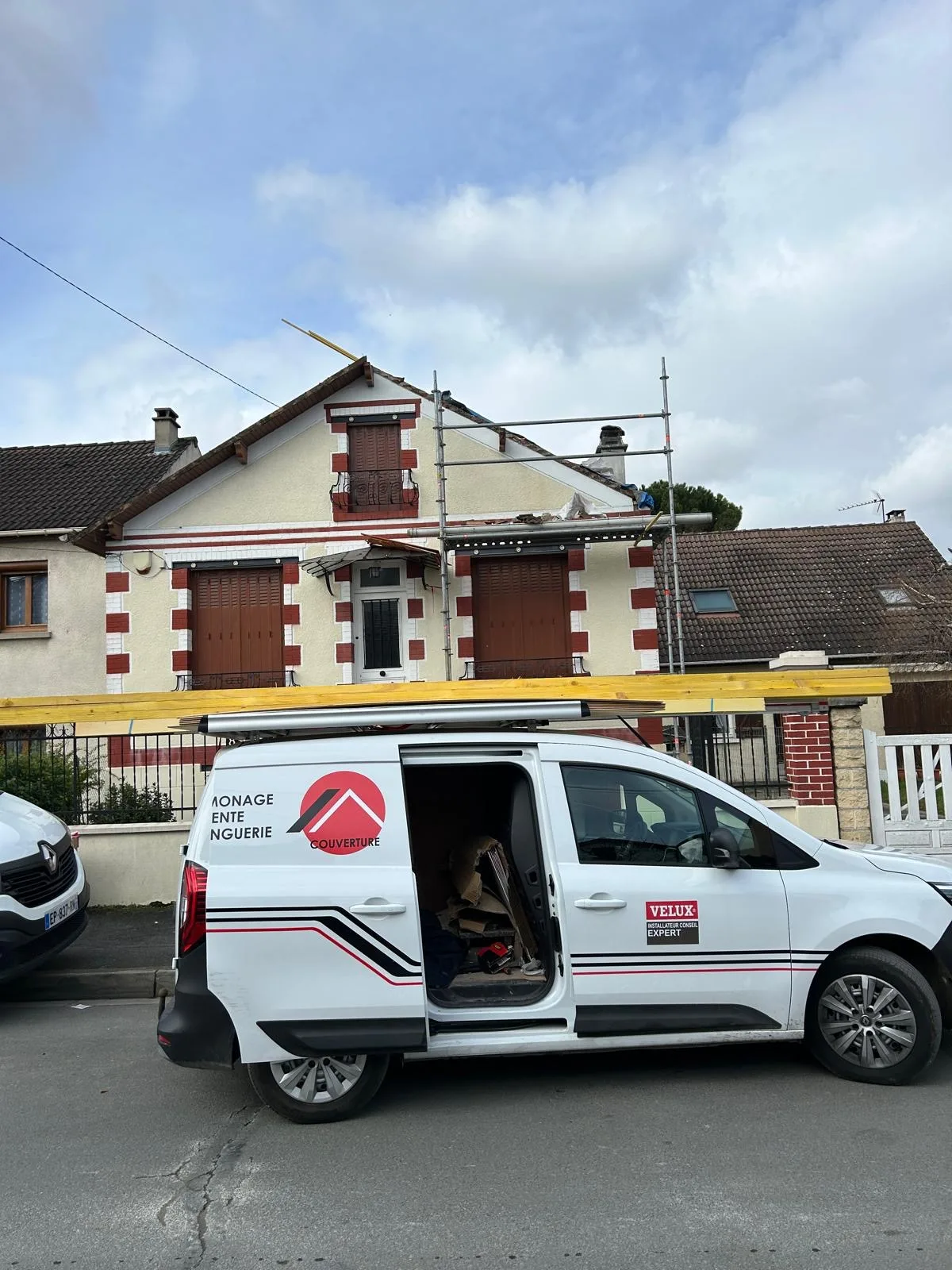 Couvreur Les Compagnons du Pavillon en intervention sur une toiture